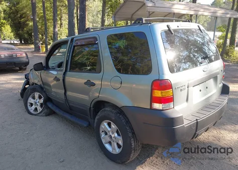 2005 Ford Escape Xlt z USA, uszkodzony, nr VIN 1FMYU03115KD87970